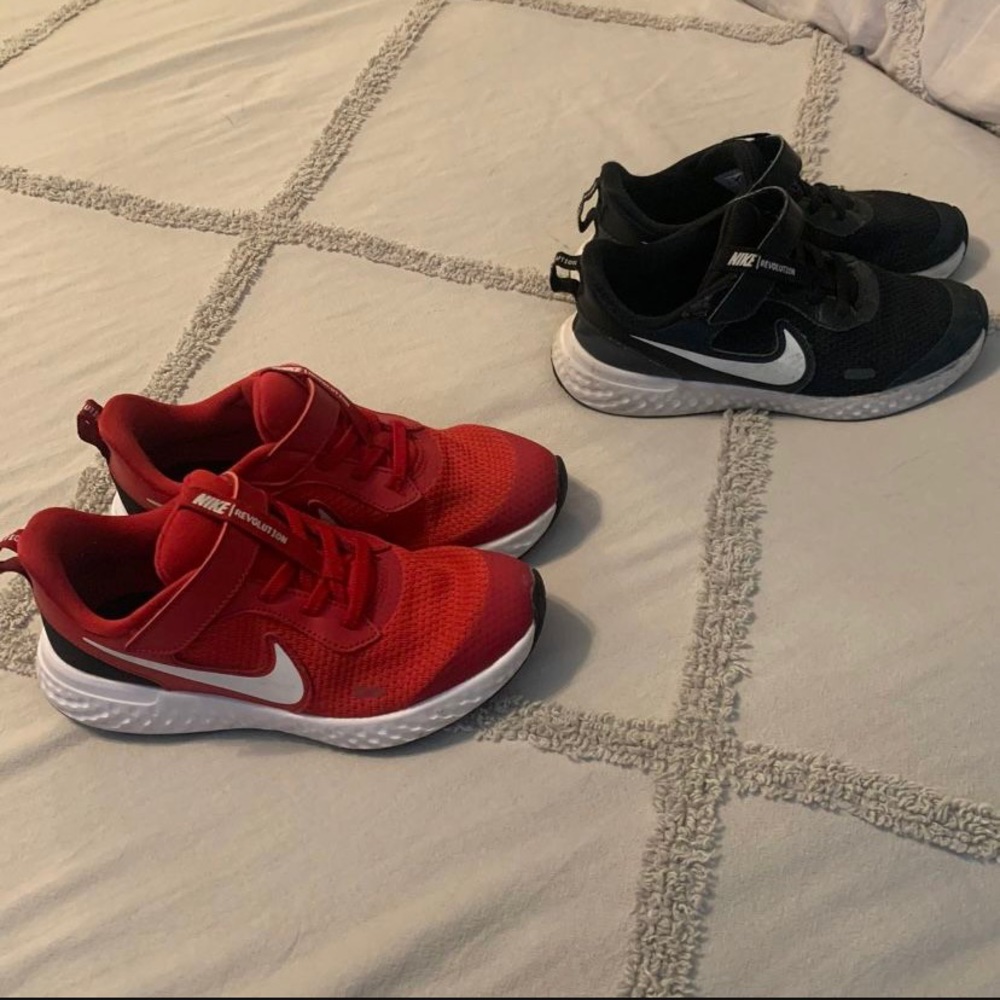 Boys nikes shoes size 2y. Red ones used twice.